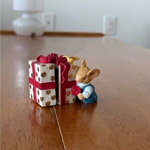 Vintage (chipped) Tiny Talk Collection ‘Ooh! For Me?’ Porcelain Diorama Bunny